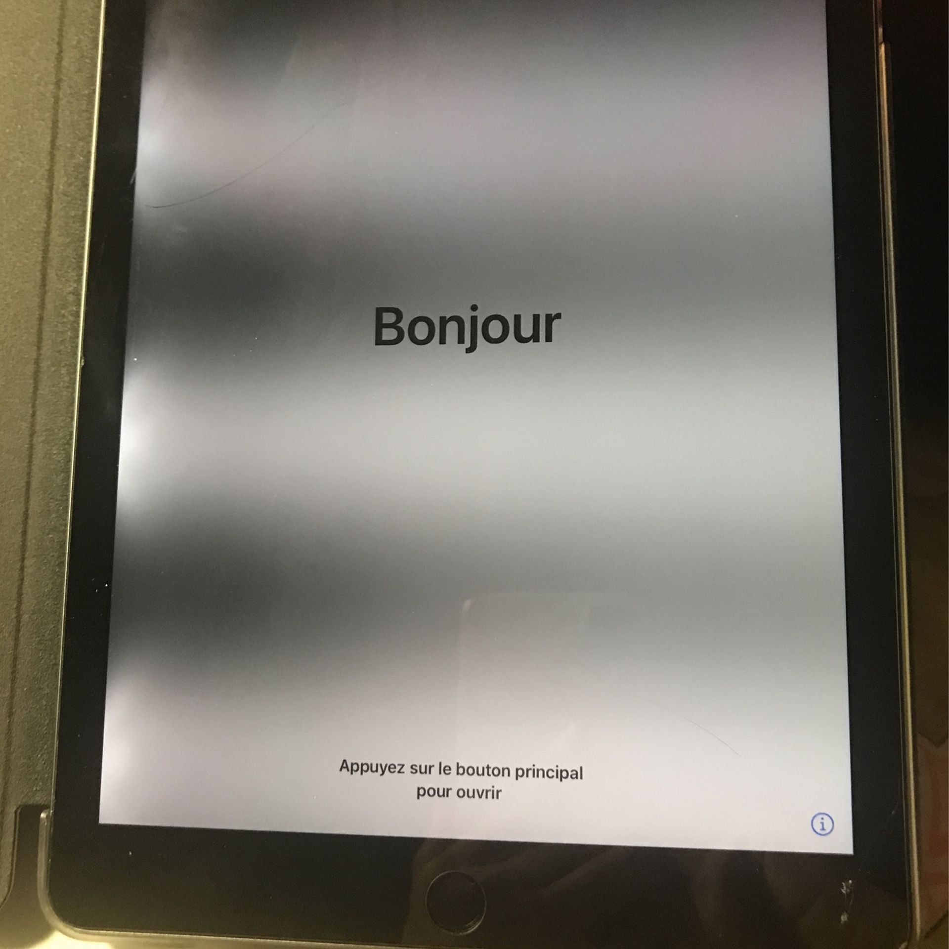 iPad Air 2, 32GB , Crake Screen , Still Function Normal 