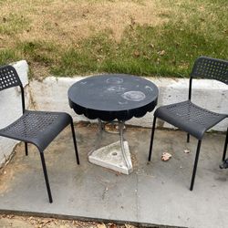 OUTDOOR ROUND METAL TABLE W/ Cement base & 2 chairs 24”w -24”h Good for balconies patios decks