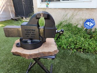 120 Lb Prentiss #182 1/2 Bench Vise