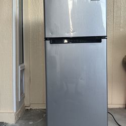 Magic Chef Refrigerator 