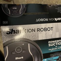 Shark Ion Robat black