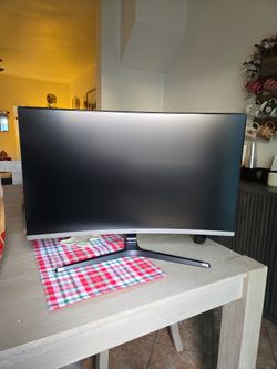 Samsung 32in / 100Hz Curved Monitors 