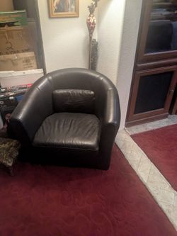 Black leather arm chair
