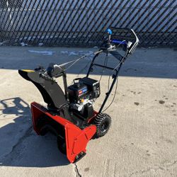 For sale a toro 724QXE snow blower.24 inch wide,7hp motor 212cc, self propelled personal pace. 