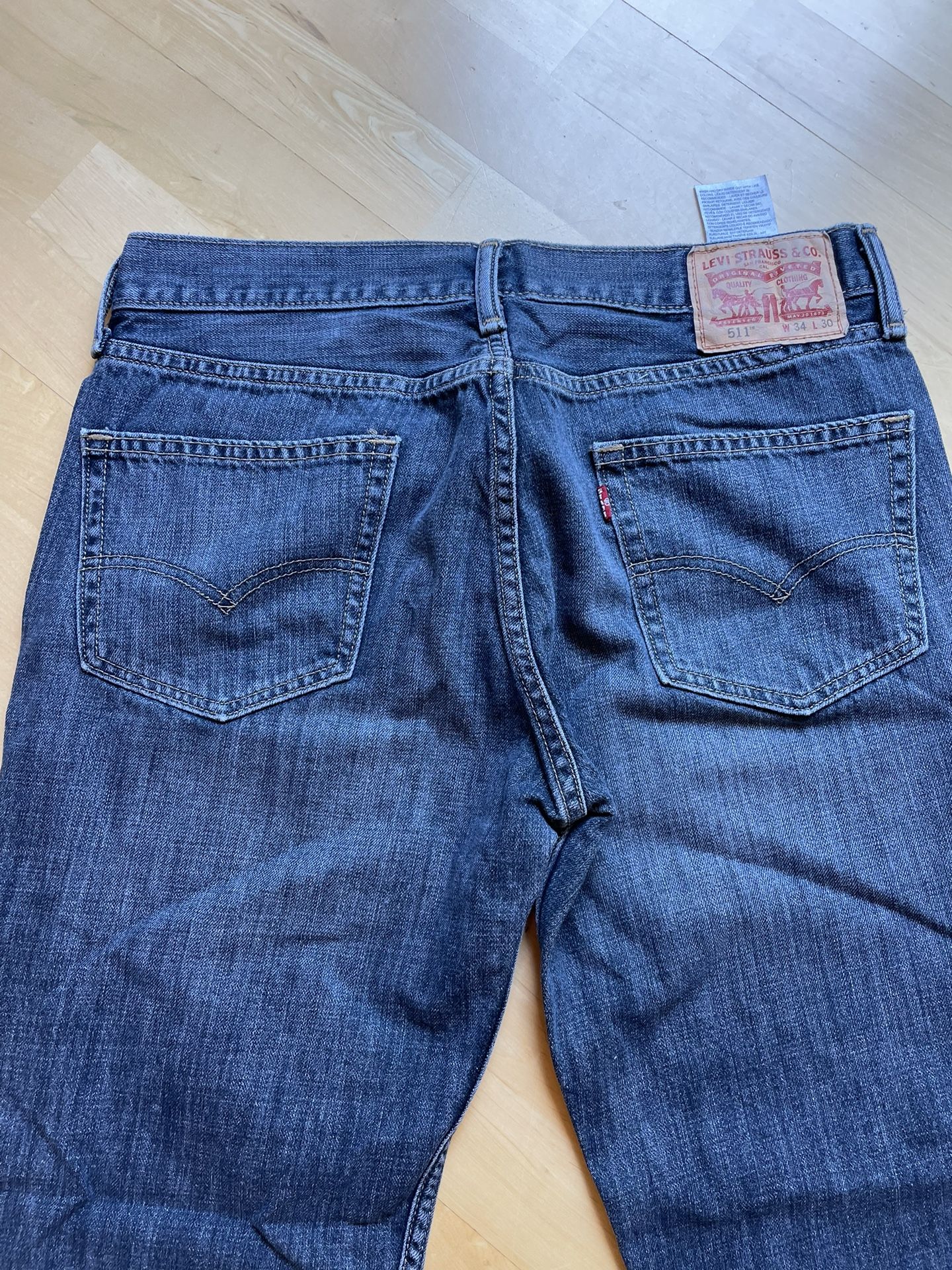 Levi’s men’s jeans medium wash 511size 34/30 slim fit Jean.