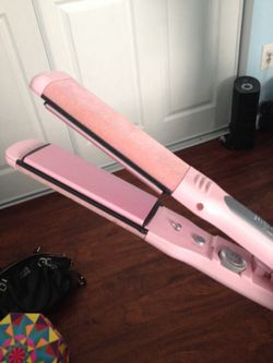 Jilbere de Paris Flat Iron for Sale in Orlando FL OfferUp