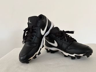 Jordan 1 Low Little/Big Kids' Cleats in the black and white colorway (Style: HF6885-001)