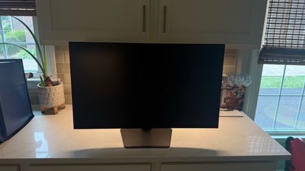 Samsung Monitor- 32 inch odyssey 180hz