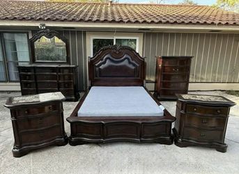 Queen bedroom set