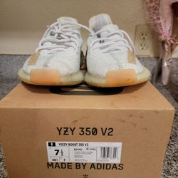 Yeezy Boost 350 V2