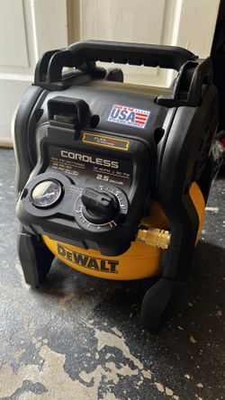 New Dewalt DCC2520B 20V MAX 2-1/2 gal. Brushless Cordless Air Compressor (Tool Only)