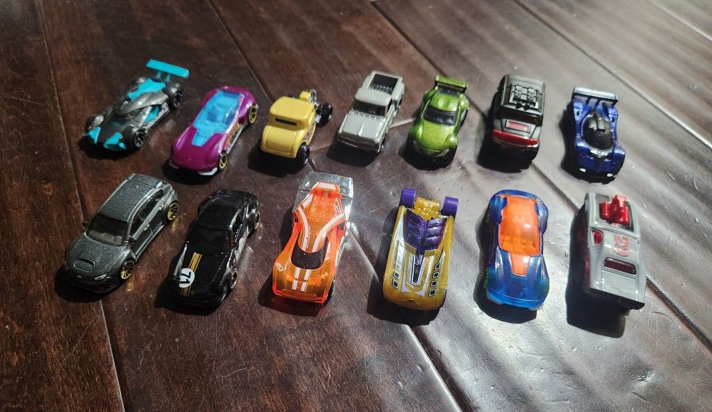 Hot Wheels Lot 3 (28 Cars)