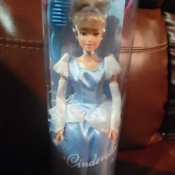 Disney Store Exclusive (likely manufactured by Mattel or Hasbro during their licensing periods).
Character: Cinderella from the classic animated movie