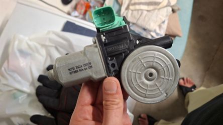 OEM 2013-2019 Nissan Sentra Front Power Window Motor | 80730-3SG1A | Tested