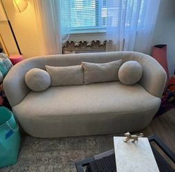 68” Boucle sofa couch EXCELLENT