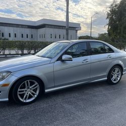 2013 Mercedes-Benz C-Class C 300 Sport 4MATIC AWD C 300 Sport 4MATIC 4dr Sedan