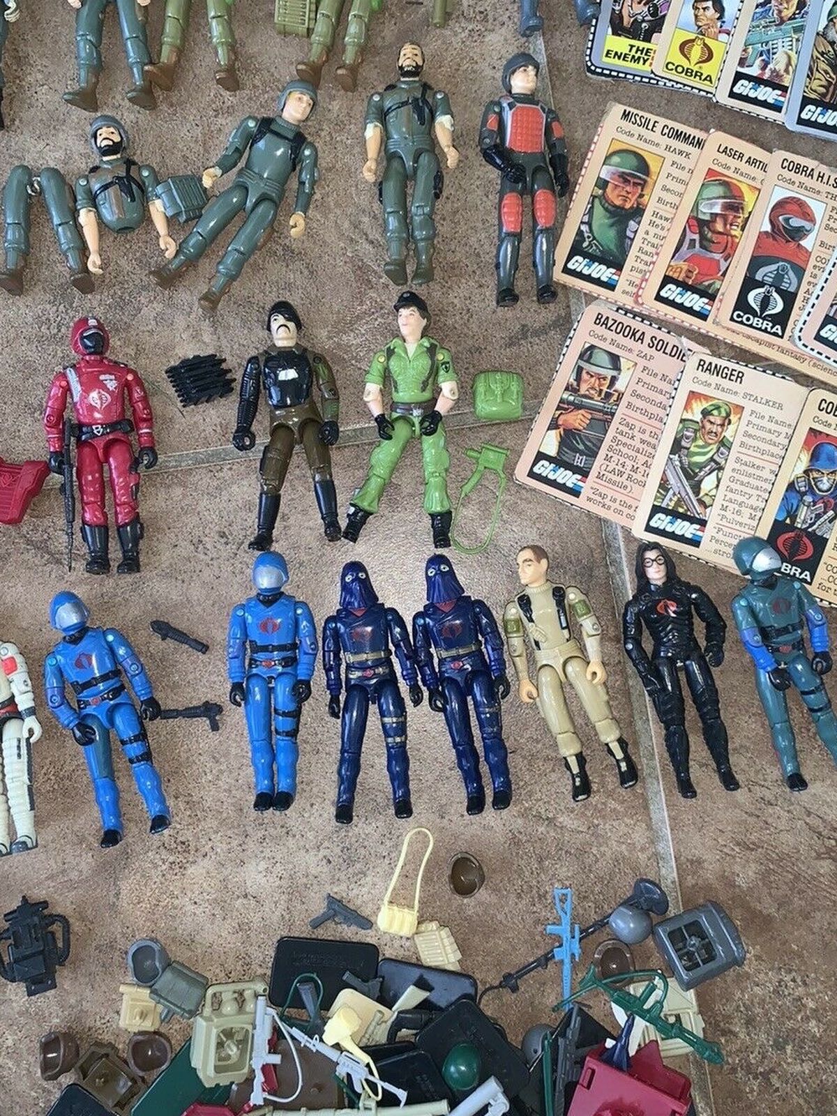 Collector seeking vintage old GI Joe toys dolls action figures accessories 1960s 70s 80s g.i. Joes toy figure collector collections