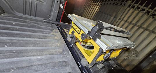 Dwalt Cutting Saw. 