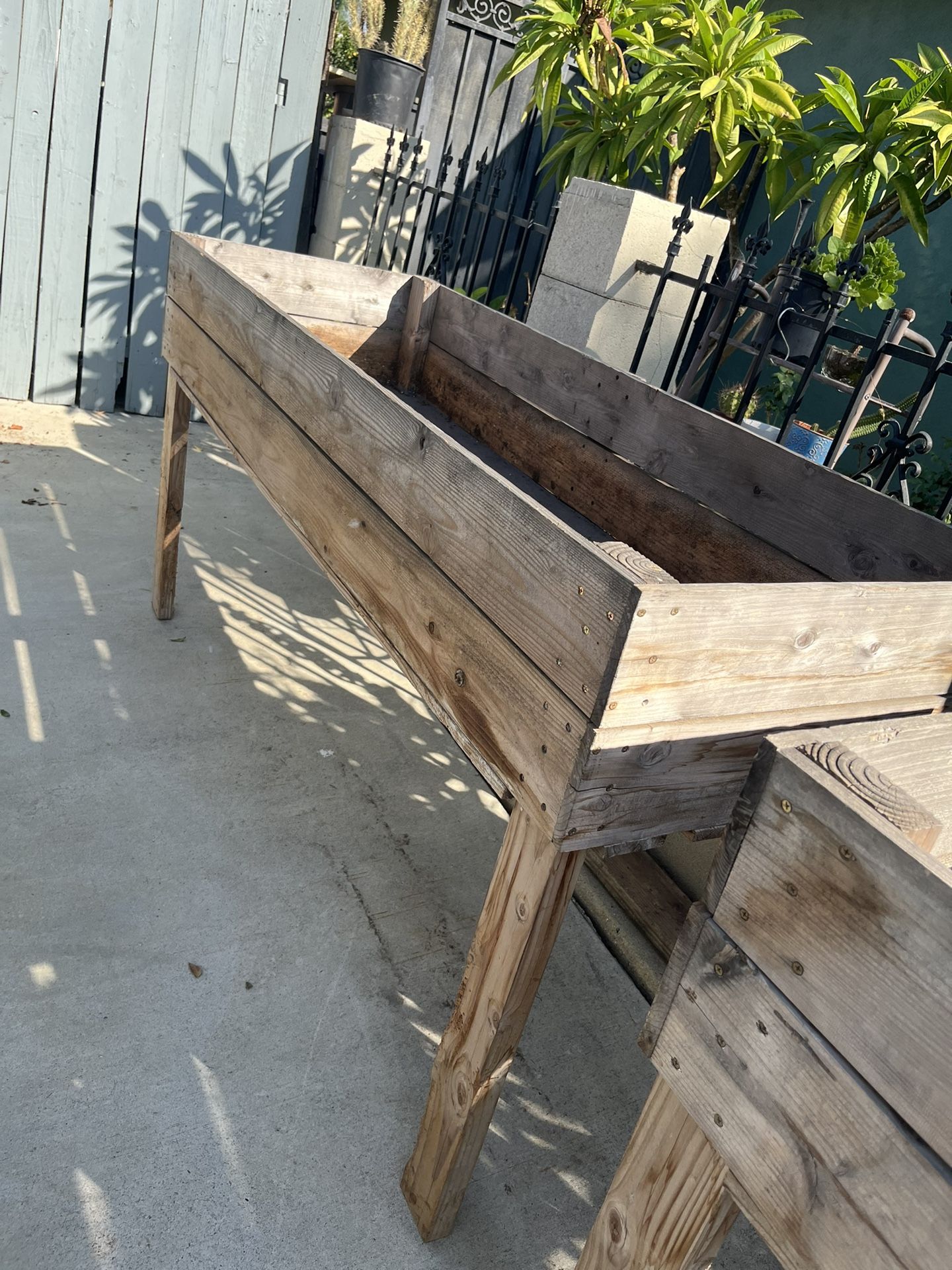 Cajón grande para tus hortalizas o cualquier planta. Tiene 70 de largo. 35 alto 25 ancho