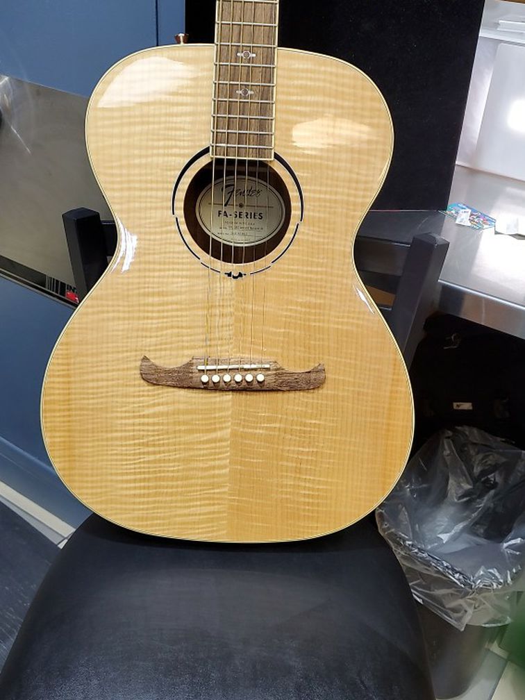 32560-1 - Electric Acoustic Guitar