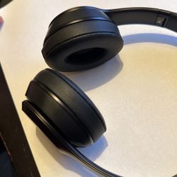 Apple Beats Solo 3 Headphones with case