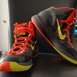 Nike. Zoom Without A Doubt. Men’s Black Crimson Sneakers. Size 10.5. #749432-001