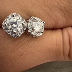 VVS1 Moissanite Stud Earrings