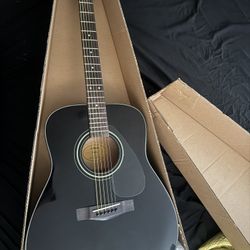 Yamaha Acoustic Guitar