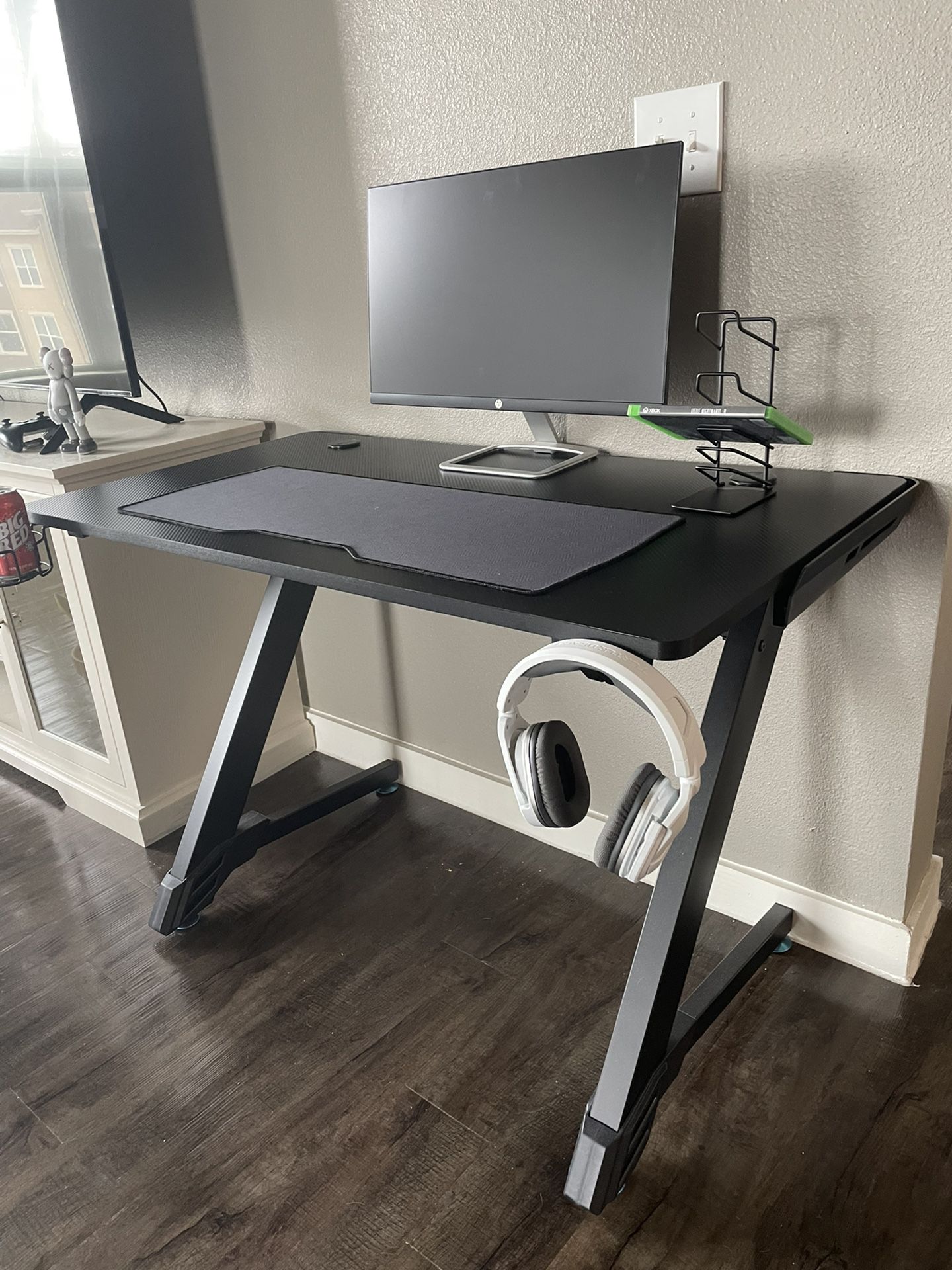 Gaming Desk With 27” Monitor 