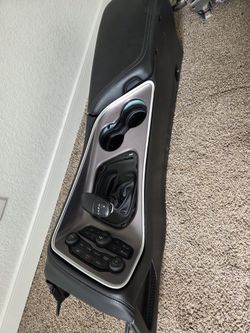 Center Console Challenger 2015-2023