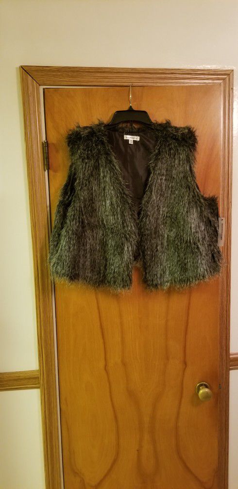 NWT Roommate Faux Fur Vest Size 3X 