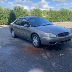 2004 Ford Taurus