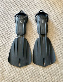 Scubapro Seawing Nova scuba diving fins, like new, over $210 + tax when new