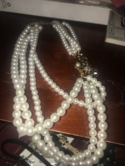 HERMOSO COLLAR BLANCO 😊OBO