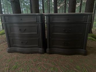 Huge Wynwood Nightstands Solid Wood Black Satin 3 Drawers 32x21x31 New