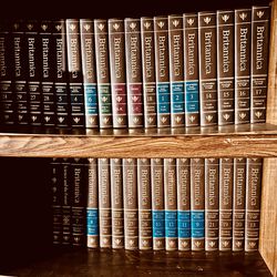 Encyclopaedia Britannica 15th edition complete set 1990s Macropædia