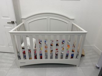 Delta Children White Convertible Crib – Excellent Condition