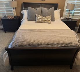Queen Sleigh Bedroom Set – Complete 5-Piece Set