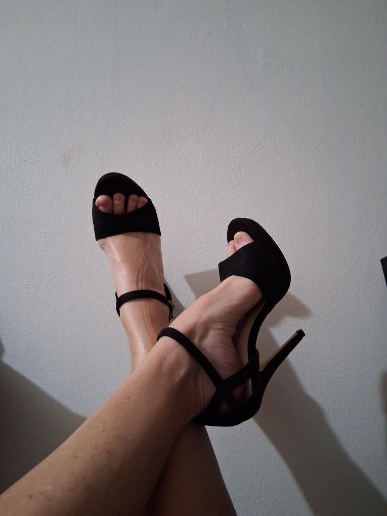 Elegant high heels sandals