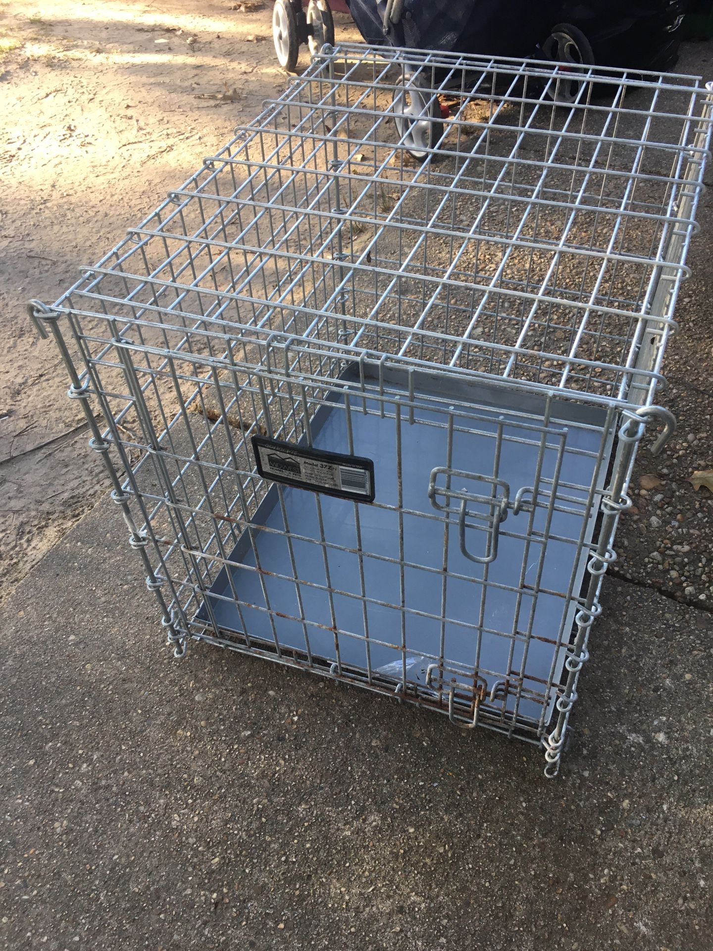 Nice medium metal tech cage with metal tray only $60 firm