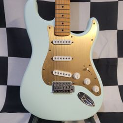 Fender Squier 40th Anniversary Gold Series Stratocaster+ Case