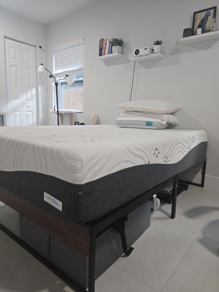 Clean Full Mattress – Smoke Free Home W/ Frame