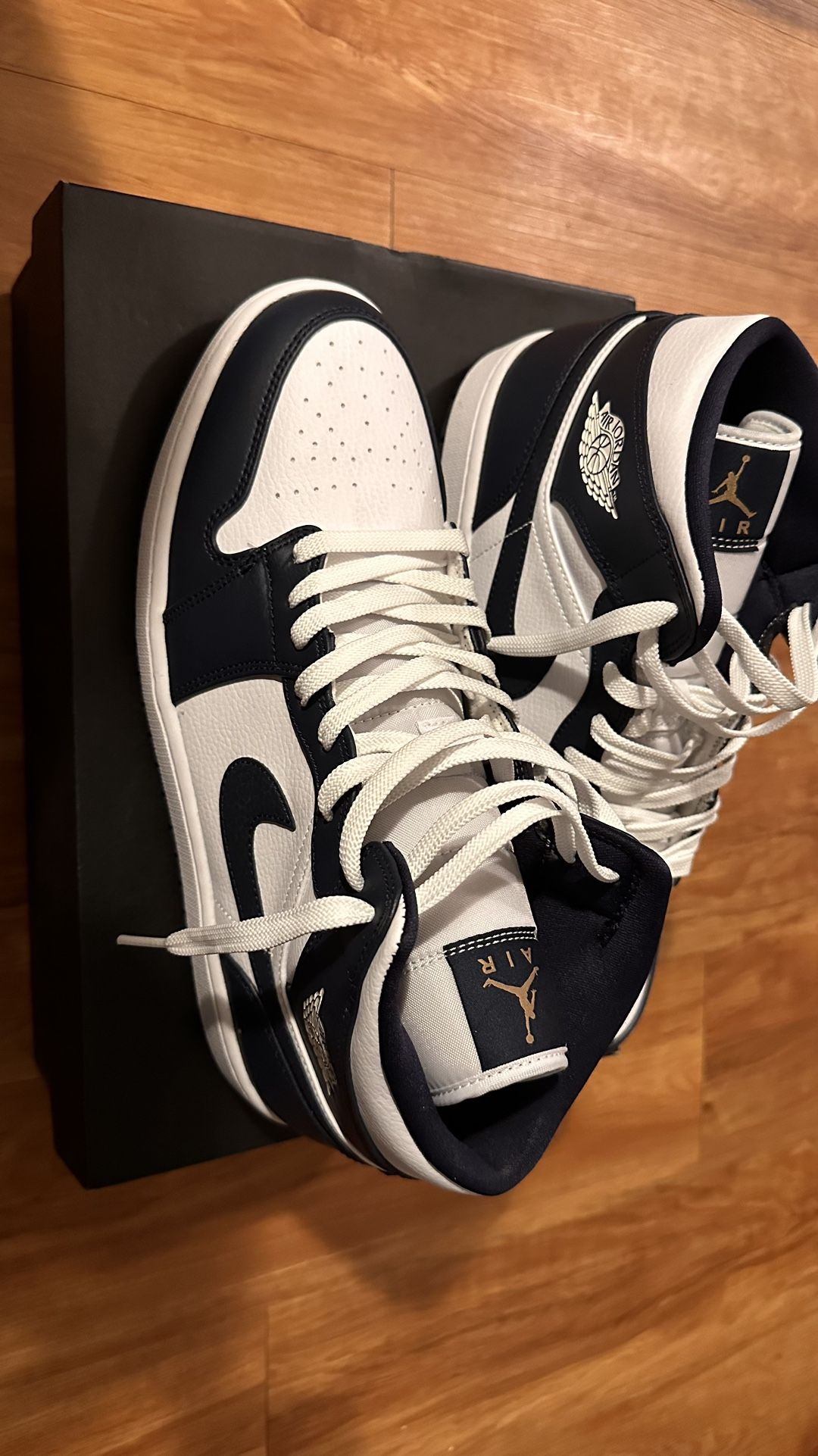Jordan Mid Obsidian/metallic Gold
