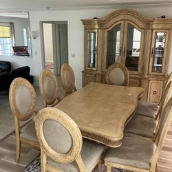 8 Seater Dining Table With Display Case