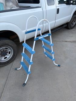 Pool ladder