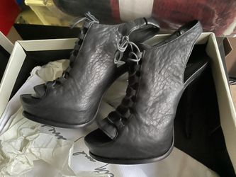 Elizabeth and James Margo Lace Up Heels Size 6, Brand New
