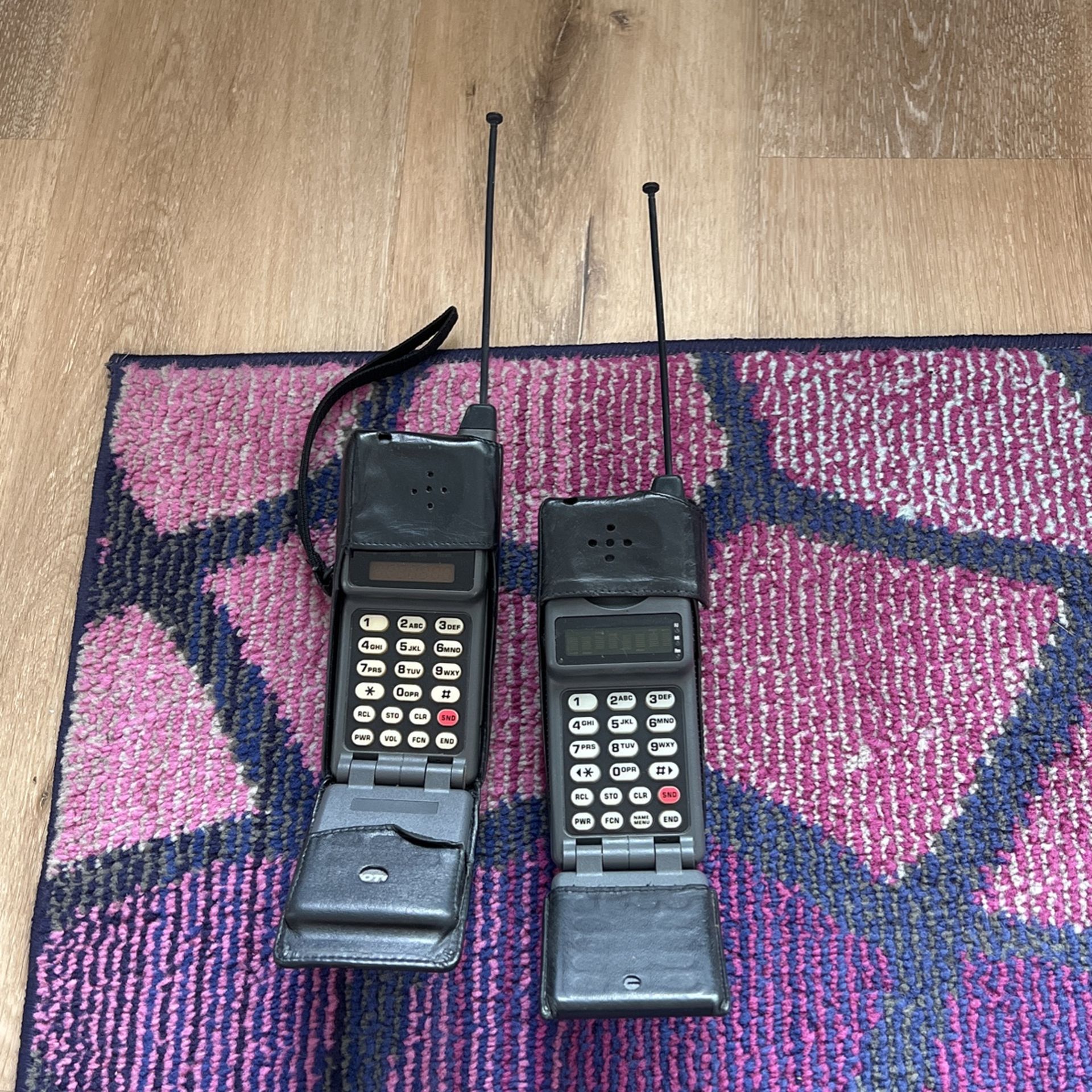 Motorola Vintage Flip Phone! 80s Prop!