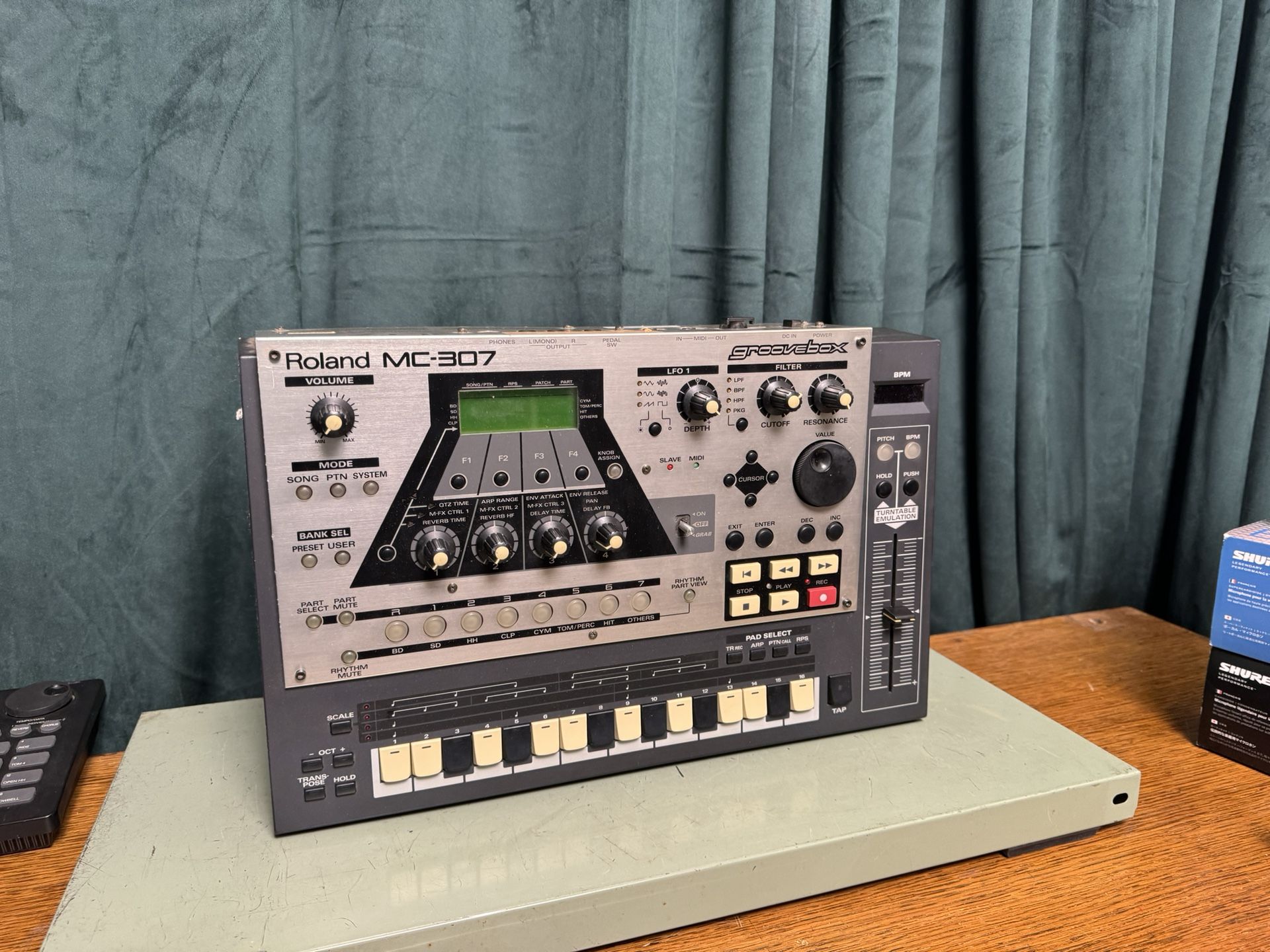 Roland MC-307 Sequencer
