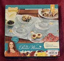 The Pioneer Woman Set Of 4 CASSIE Embossed 6.35” Appetizer Plates NEW in Box! 