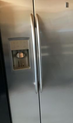 GE  Side By Side Stainless Steel Counter Depth Refrigerator Fridge
